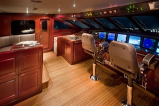 Yacht LADY JOY -  Wheelhouse